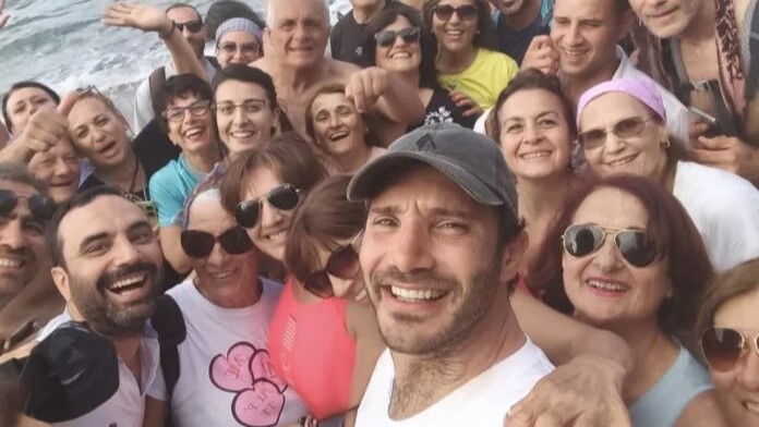 Een ontspannend en liefdevol weekend voor Stefano De Martino. "Vol" fans voor de gastheer.