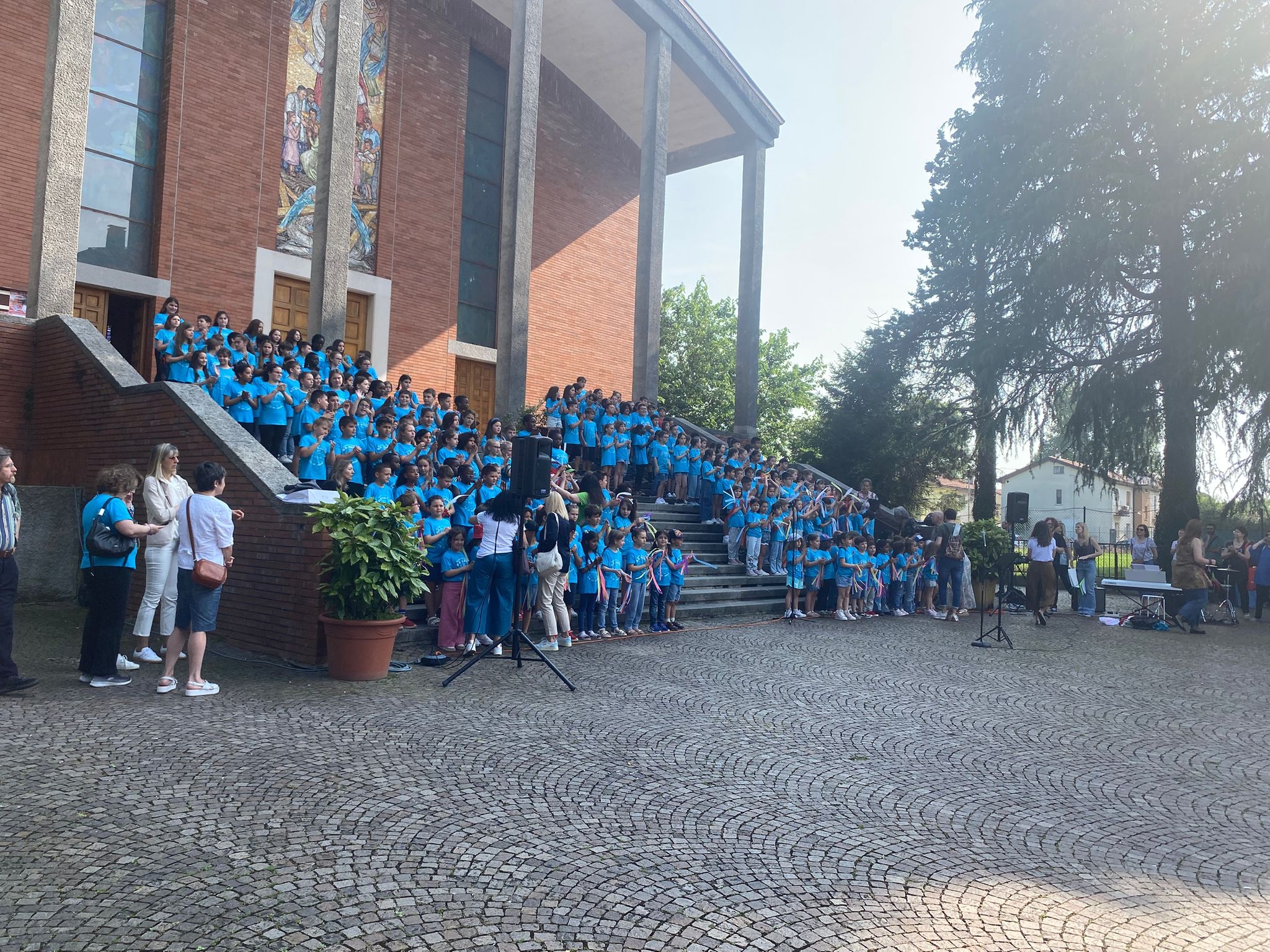 Udine'deki Boschetti Alberti'de yıl sonu partisi: Sahnede çeşitliliğin güzelliği