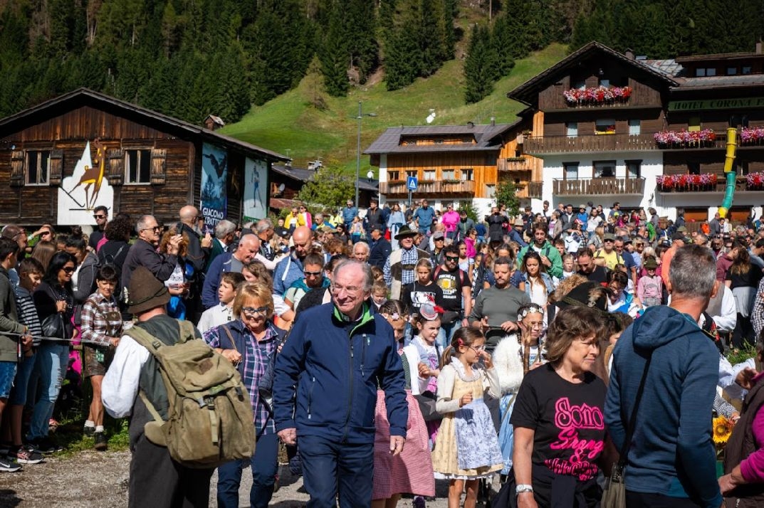 Sappada verabschiedet den Sommer mit Pimpa, den Bands und der großen Sappamukki-Parade.