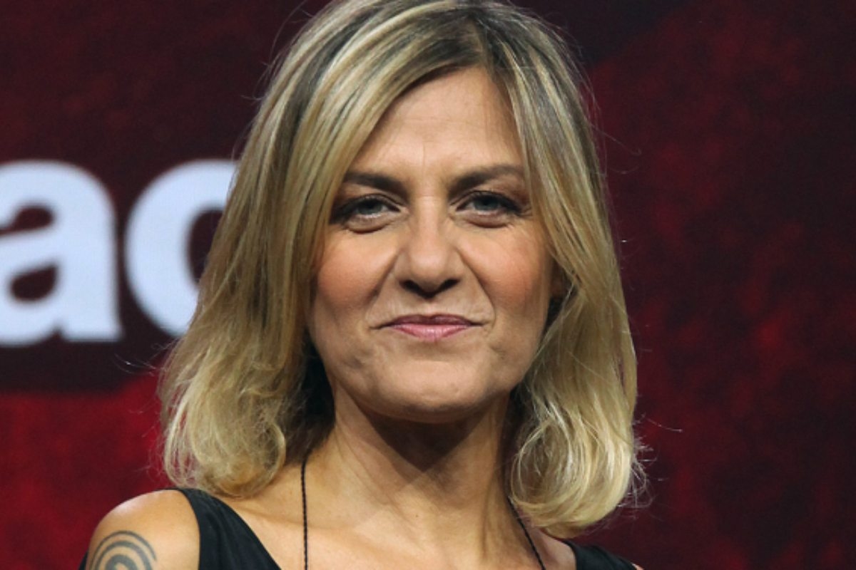 Irene Grandi sem filtros: "Comecei na igreja, depois no Vasco"/ "Sou chata, mas pelo menos sou livre."