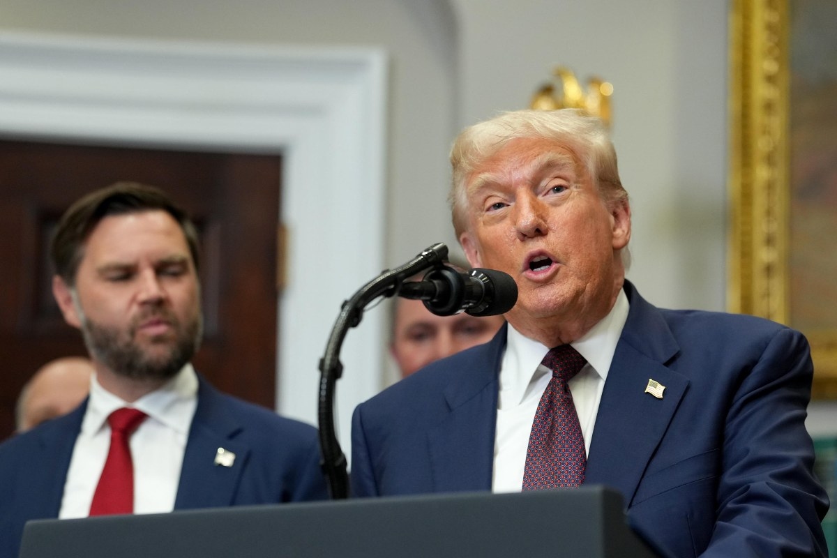 GÖREVLER, STRATEJİ VEYA DELİLİK/ Trump'ın siyasi silahı ABD'yi "düşmanlarla" çevreliyor ve Amerikalıları zengin etmiyor