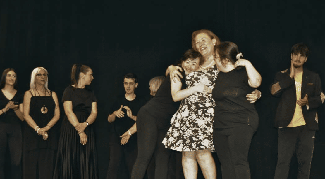 “Down The Wall Sketch” encanta o Teatro Regio de Foggia: inclusão através da arte no palco