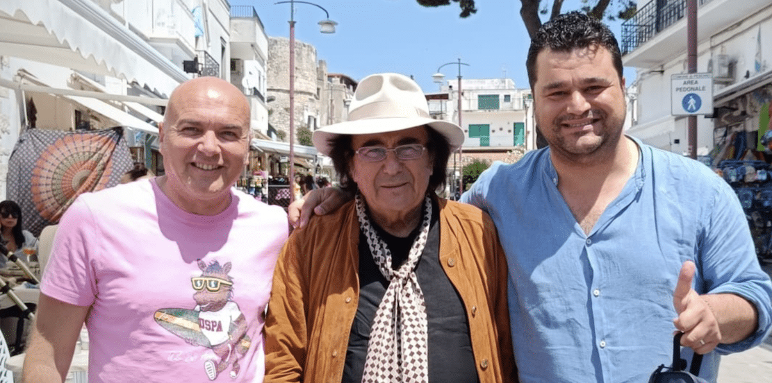 Albano Carrisi in Peschici for “Favola Blu”: honorary citizenship and Trabucco Award for the Apulian singer-songwriter