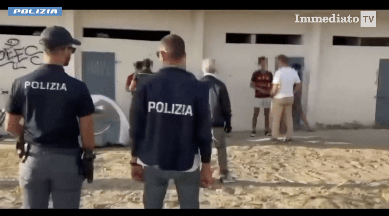 Immigrazione clandestina e falsi documenti, maxi retata con 10 arresti e 500mila euro di proventi illeciti