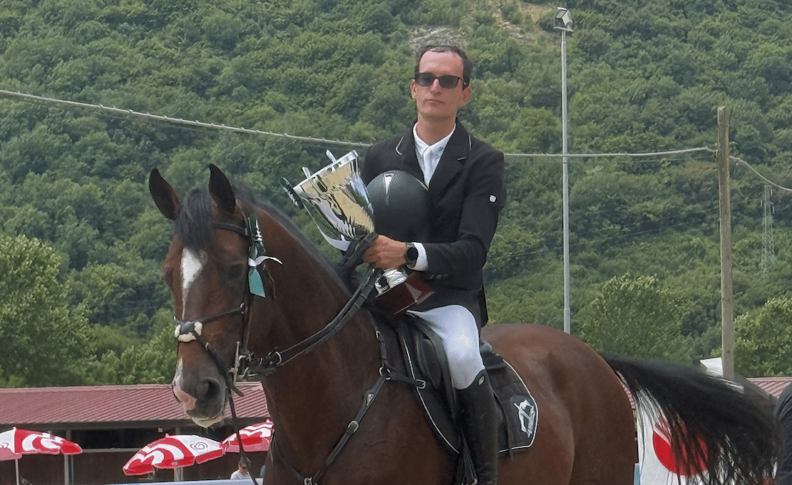 Gianluca Recchia, natural de Foggia, triunfa no Grande Prêmio de 150cc em Atina: "O Vencedor É" a dupla a ser batida