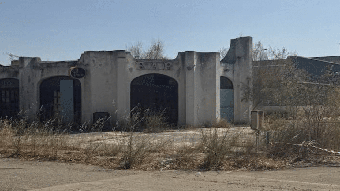 É a Feira de Foggia, mas parece o cenário de "The Walking Dead". A reclamação: "Um local abandonado e icônico".