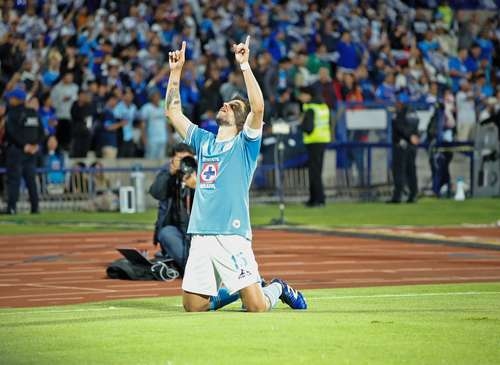 Renaissance céleste; se qualifie pour les demi-finales contre l'Amérique