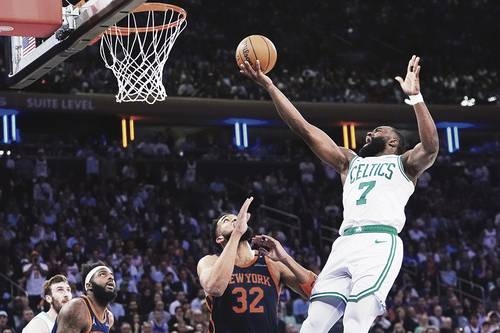 NY, à une victoire de l'élimination du champion