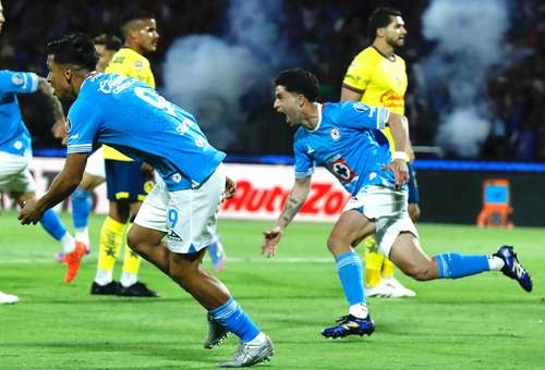 Nacho Rivero, dans une nuit d'ombre et de lumière, fait rêver Cruz Azul