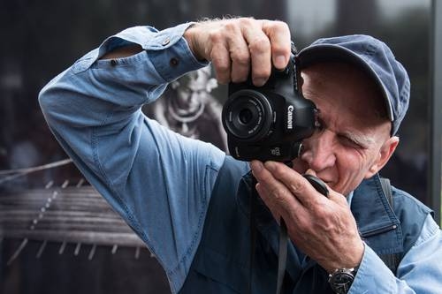 Colegas evocan la fuerza estética de Salgado, “cronista visual del planeta”