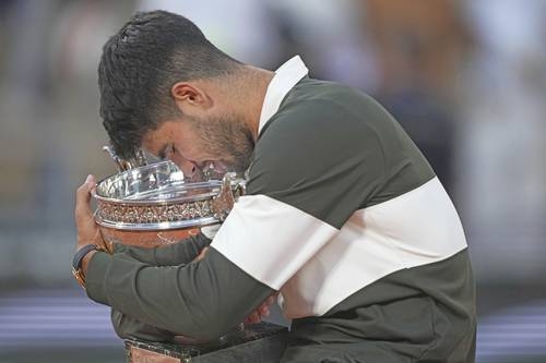 Remontada épica; Alcaraz retiene el título del Abierto de Francia