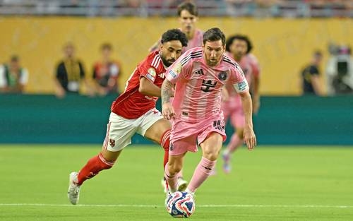 Ustari saves a draw for Miami in a cold debut for Messi