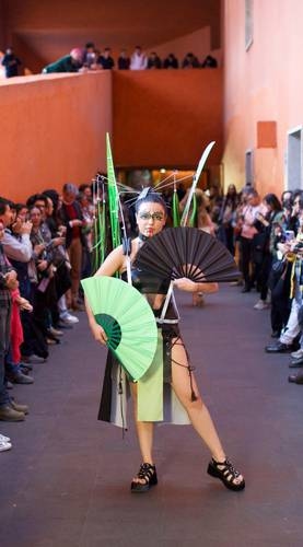 La Esmeralda öğrencileri podyumda sanat ve modanın birleşimini sergiledi.