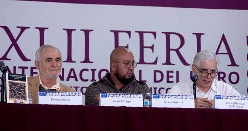 En la feria del libro del IPN, Semo llamó a “revolucionar las mentes y las conciencias”