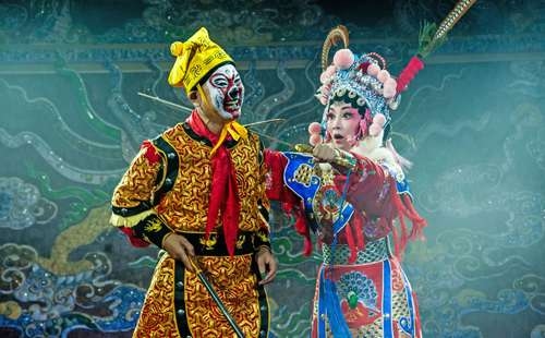 China and Vietnam united by tradition and art