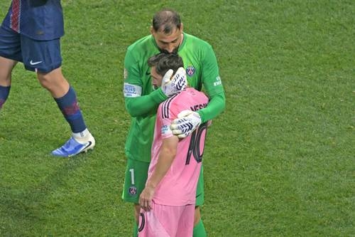 PSG crushes Inter Miami 4-0, advancing to the quarterfinals