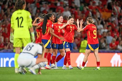The red team, to the semifinals