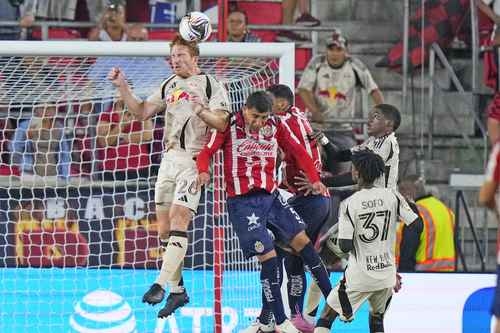 Bravos sorprende y Chivas deja escapar el triunfo
