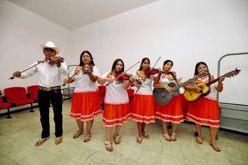 Poesía, camino para preservar los idiomas originarios