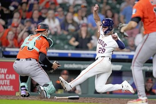 El sonorense Urías se viste de héroe con Astros para dejar tendidos a Orioles