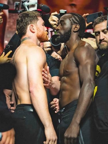 Canelo enfrentará  a Crawford en medio de tensión migratoria