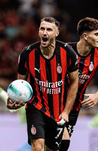 Giménez ends his scoring drought with Milan