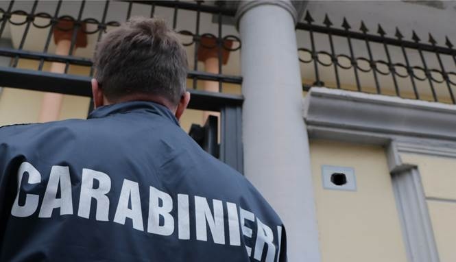 Diefstal van auto-onderdelen in de provincie Salerno: twee 25-jarigen onder huisarrest geplaatst.