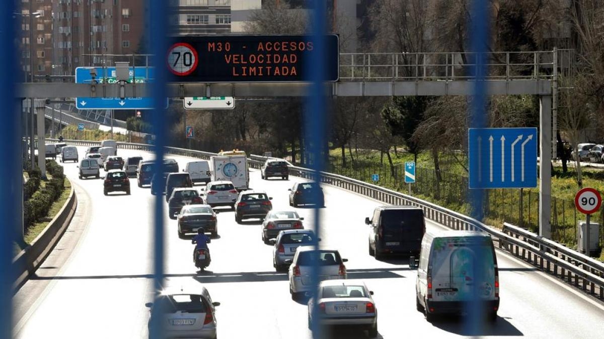 Diese spanische Autobahn gehört zu den drei meistbefahrenen in Europa: Fast eine Million Fahrzeuge sind täglich auf ihr unterwegs.