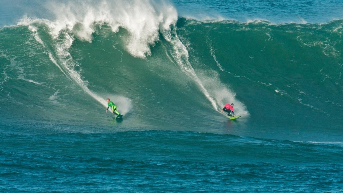 Santander welcomes the La Vaca Gigante surfing championship with waves of more than nine metres