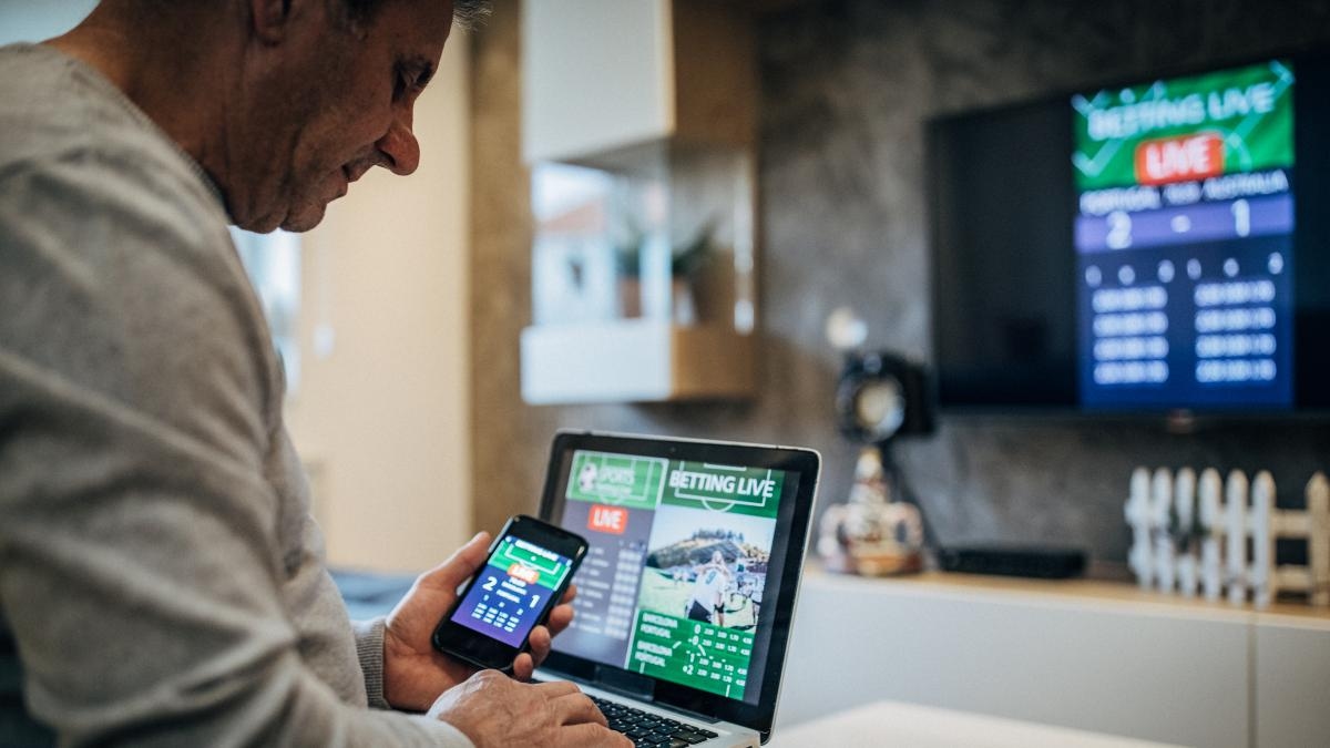 The Consumer Ministry imposes 140 million in fines on online gaming operators.