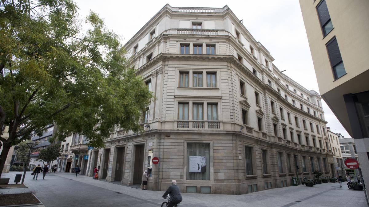 Hükümet, Sabadell'in devralma teklifinin başarısızlığa uğramasını kolaylaştıracak bir hamle yapmasını bekliyor.