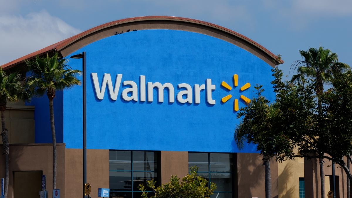 Le géant de la vente au détail Walmart augmente ses prix aux États-Unis en raison des tarifs douaniers.