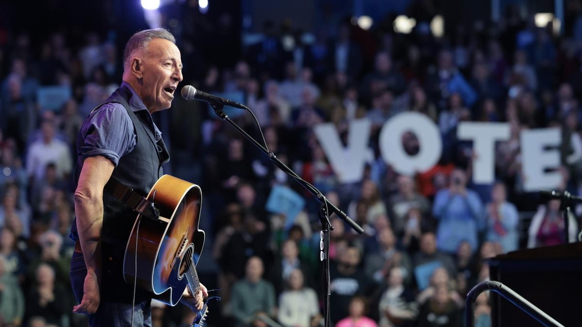 Trump calls for investigation into Springsteen, Beyoncé, and Bono
