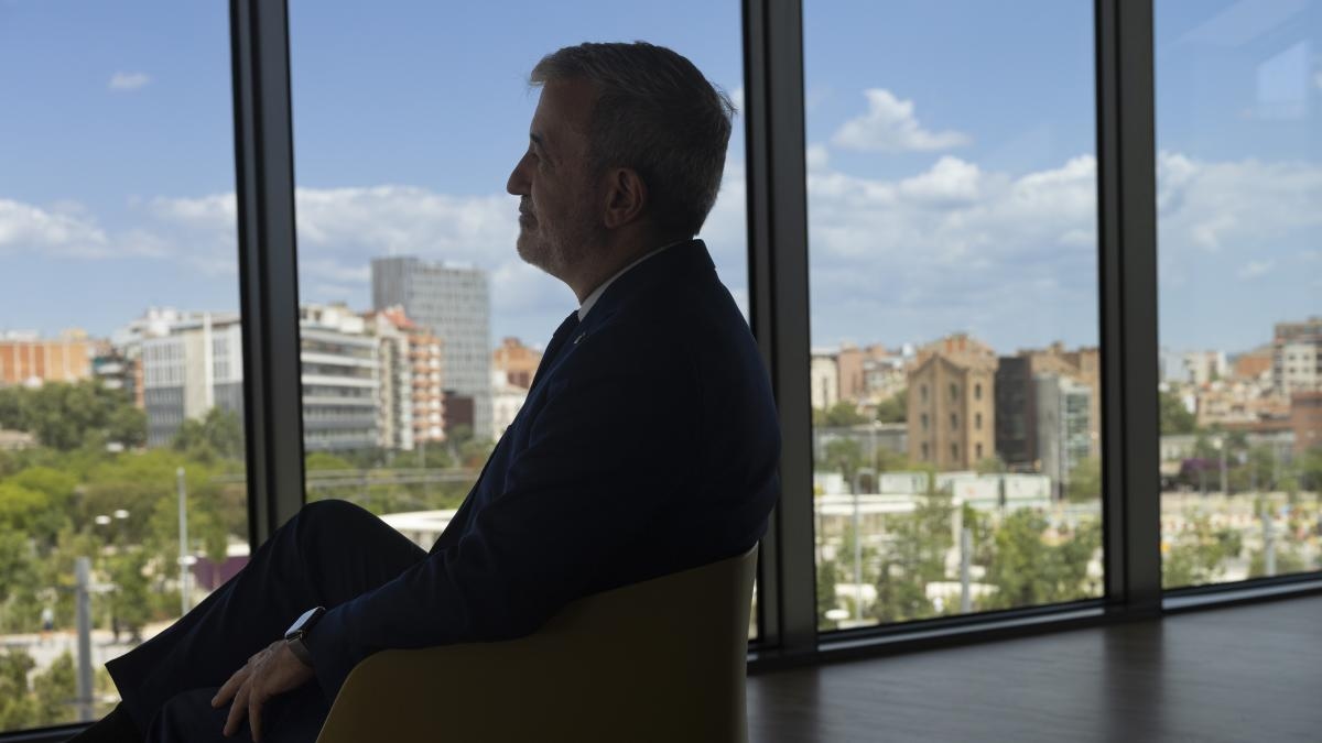 Collboni bate na porta do Junts, agrada ERC e ignora BComú
