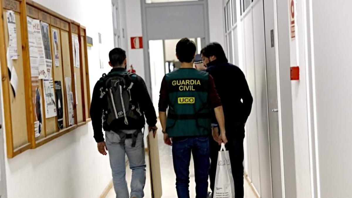 İçişleri Bakanlığı ile UCO arasında yüksek gerilim: Çok az kişinin karıştırmaya cesaret edebildiği bir eşek arısı yuvası.