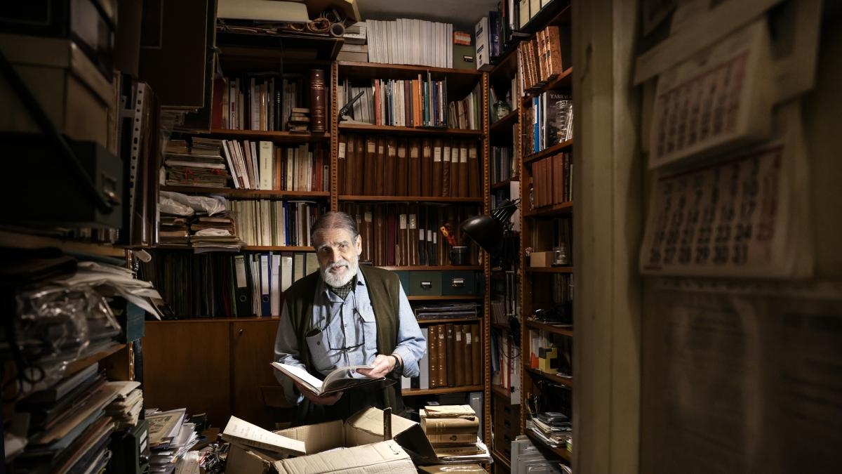 La biblioteca de Eloy Hernández: el papel de lo escrito
