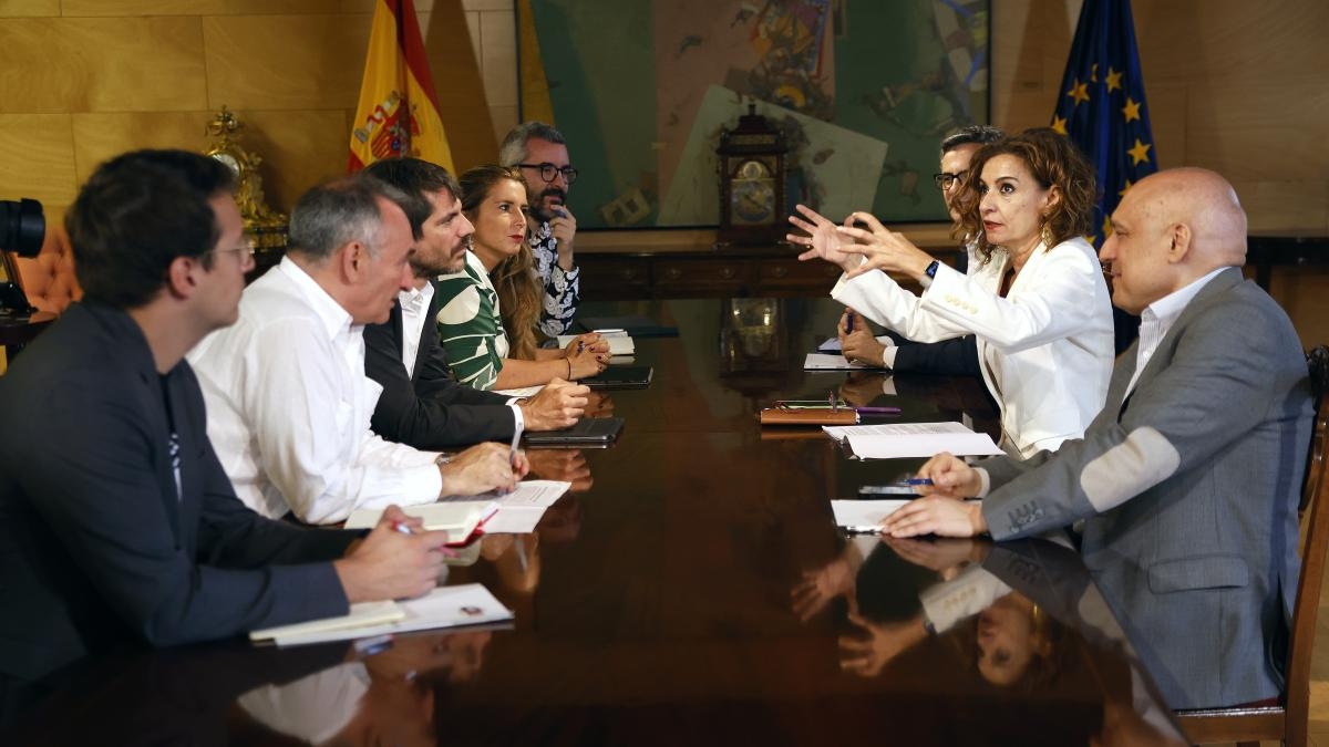 Adding weight to the PSOE's passivity but not threatening the Government