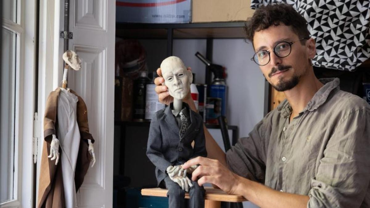 Bruno Belil esculpe bonecos com personalidade