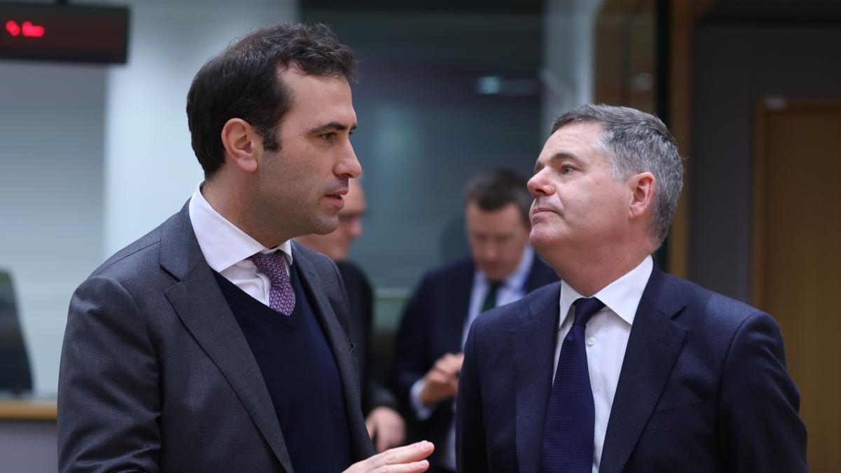 Cuerpo espera dar la sorpresa en el Eurogrupo frente al favorito Donohoe