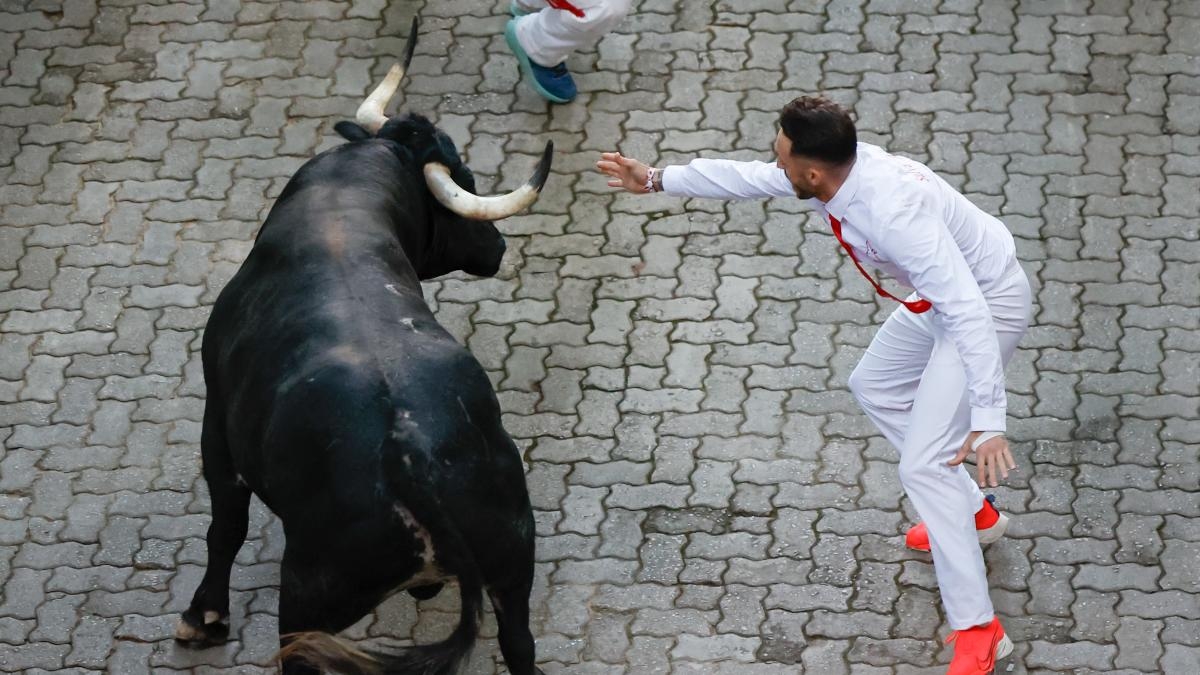 San Fermín 2025: los toros de Álvaro Núñez protagonizan el tercer encierro en Pamplona