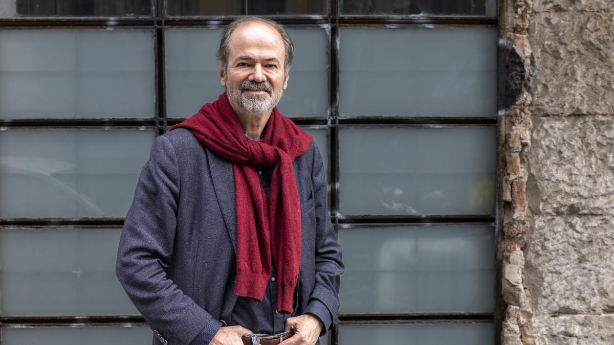 Juan Villoro: “Zavallı makineler, hâlâ bizim gibi acı çekmeyi bilmiyorlar.”