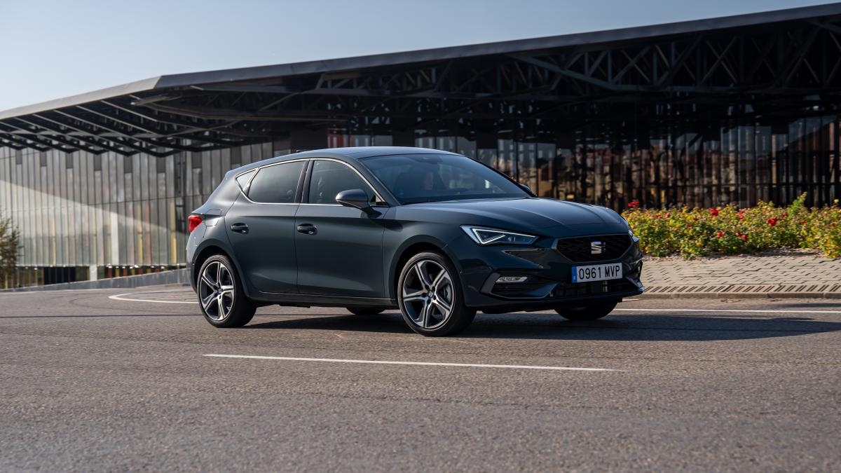 El Seat León e-Hybrid es un coche híbrido enchufable, con más de 130 kilómetros de autonomía eléctrica y la etiqueta Cero de la DGT