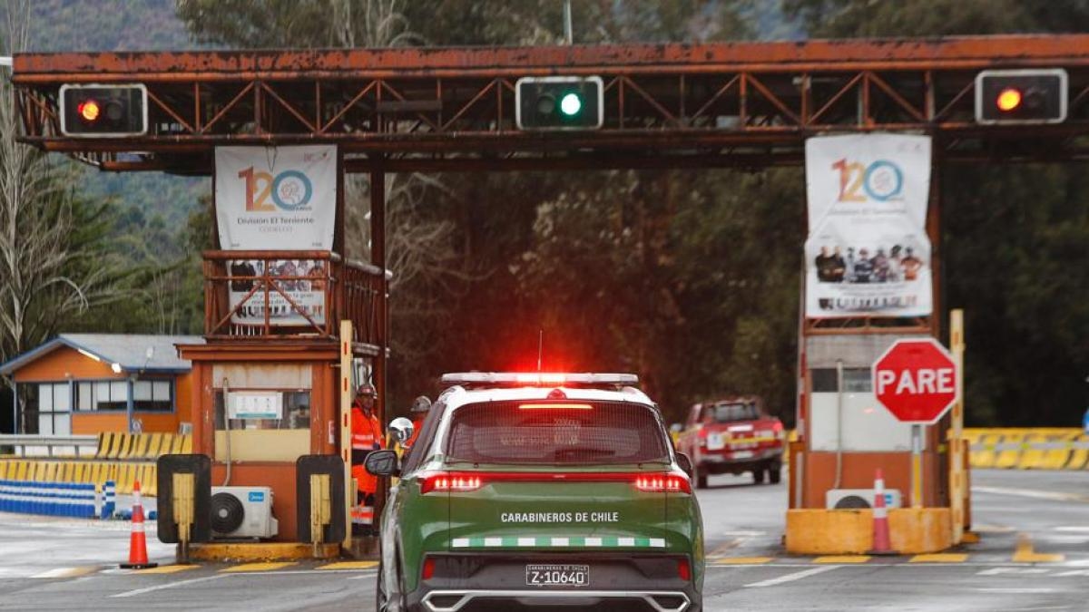 The rescue of miners in Chile continues without contact with the five trapped.