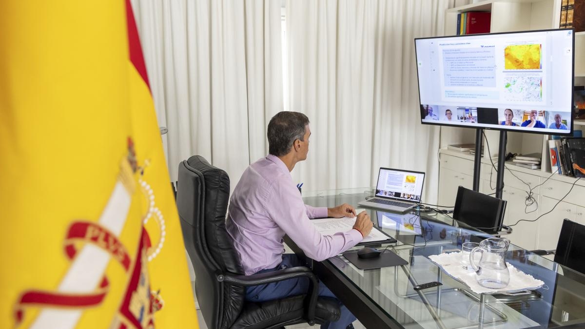 Vandaag bezoekt de president de branden van Ourense en León en de politieke strijd gaat door.