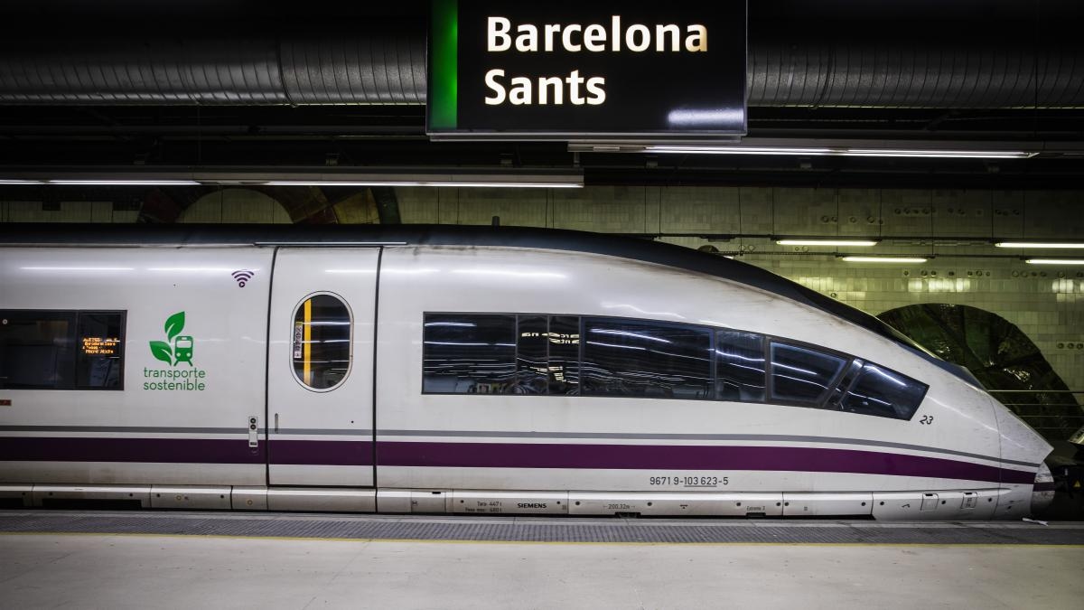 De trein trekt voor het vliegtuig op en vervoert 85% van de passagiers op lange reizen.