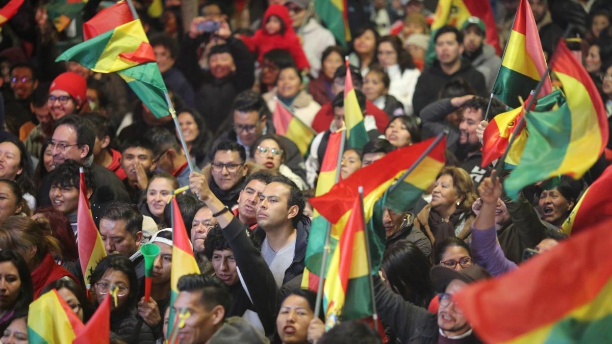Bolivia is approaching a second round that would end two decades of socialism.
