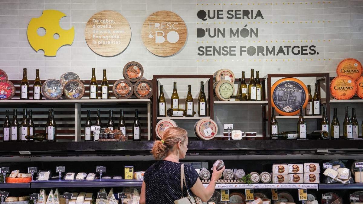 Moderação de preços desacelera lucros de supermercados