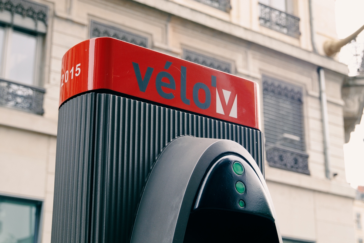 "The Lyon Metropolitan Area has given its approval": Saint-Genis-Laval defends its alternative to Vélo'v, criticized by Bruno Bernard