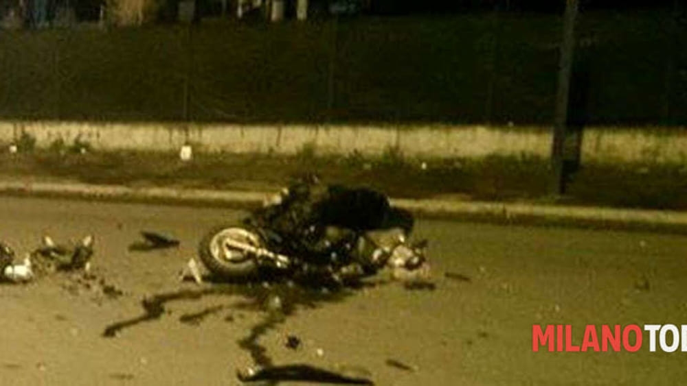 Acidente de moto durante a noite deixa jovem de 22 anos em estado grave