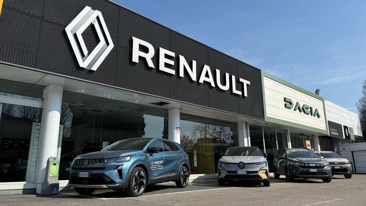 Nini Car eröffnet den Hauptsitz in Buccinasco: ein Bezugspunkt für die Welt von Renault und Dacia